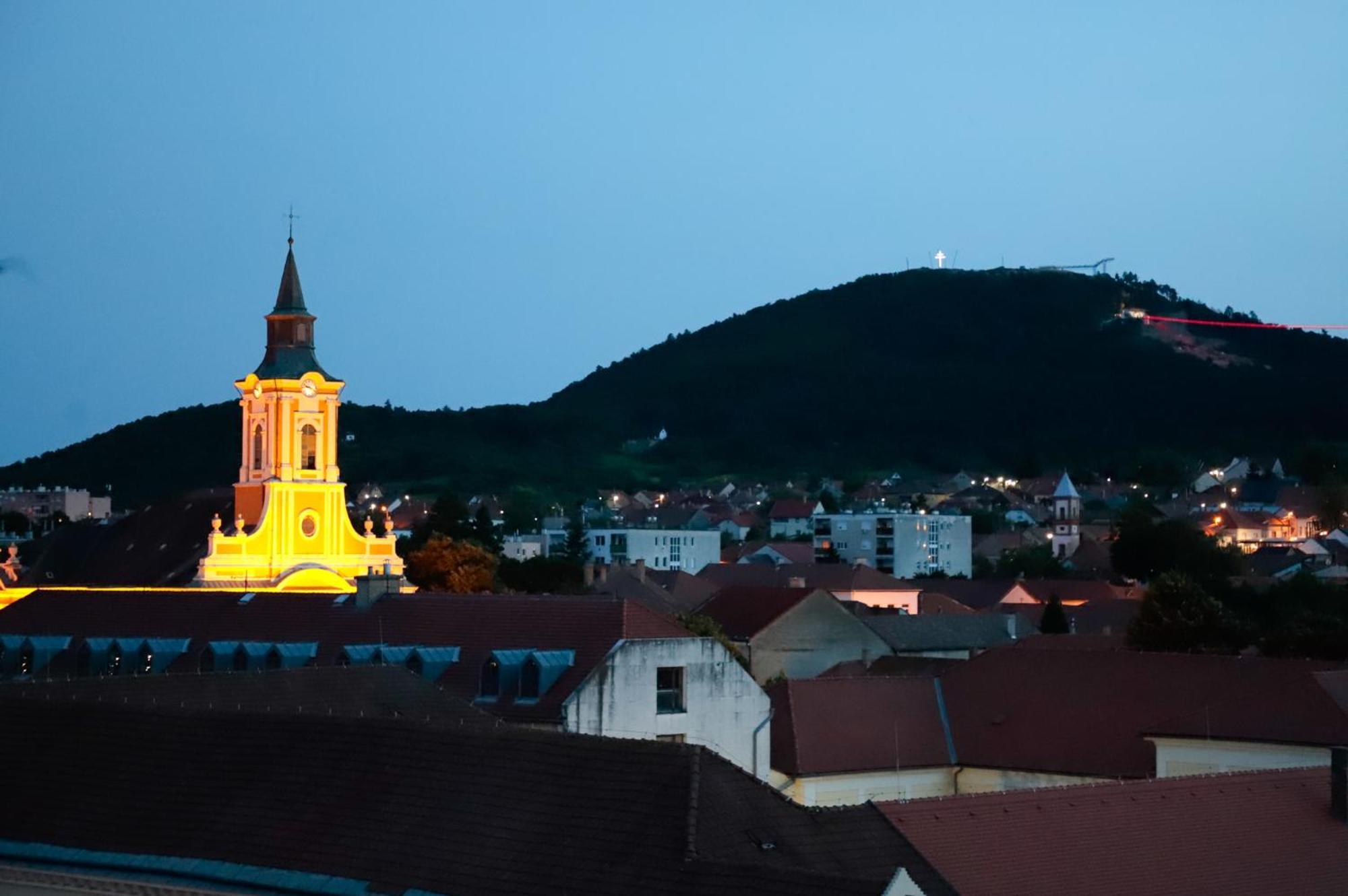 Ueveghid Apartman Sátoraljaújhely Екстериор снимка